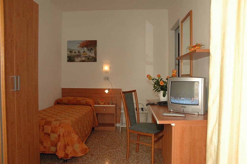 Hotel Adria Lignano Sabbiadoro Esterno foto