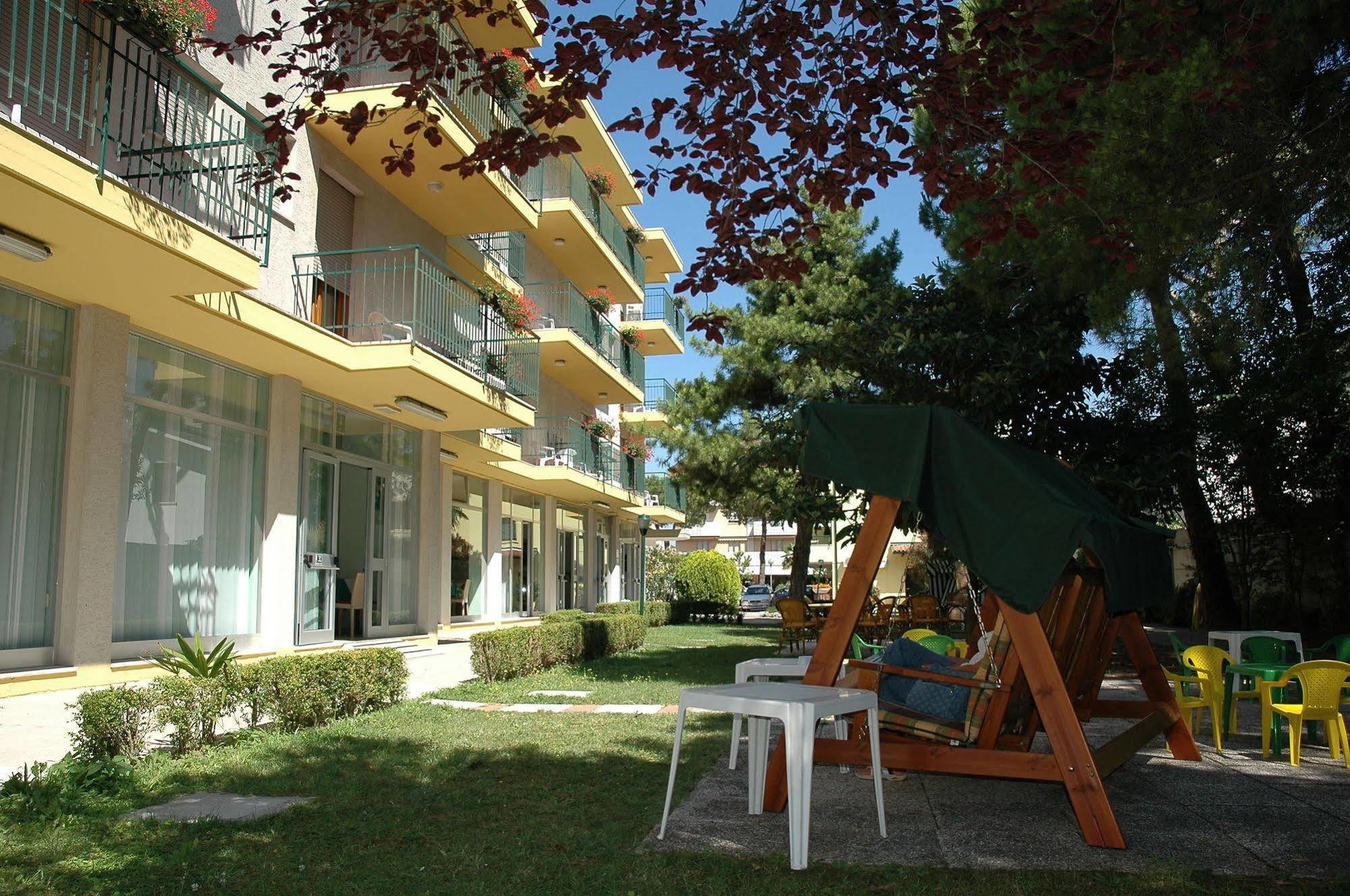 Hotel Adria Lignano Sabbiadoro Esterno foto